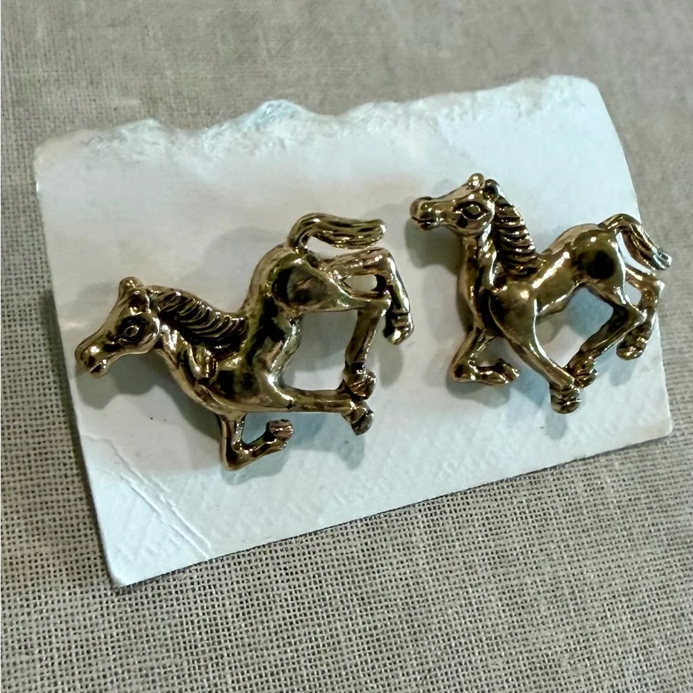 Vintage Gold Tone Horse Stud Earrings - Picture 6 of 7